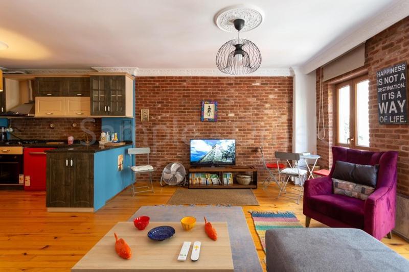 200m To Galataport 2br With Fast Wi-fi Daire
