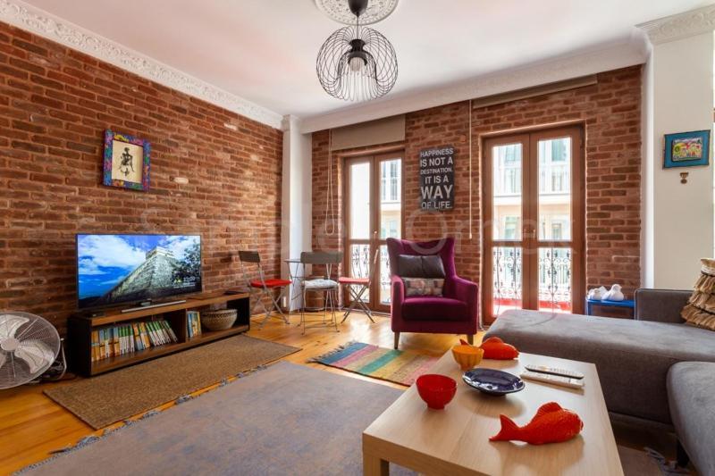 Daire 200m To Galataport 2br With Fast Wi-fi